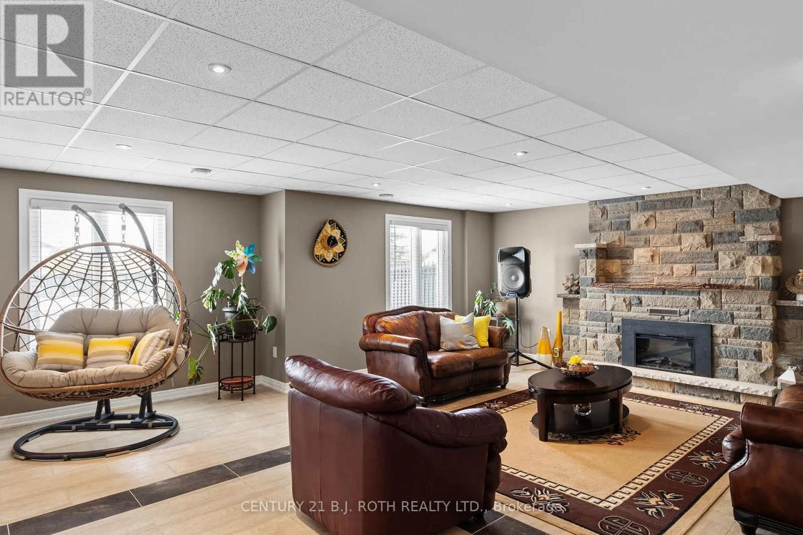 10 BROLLEY CRESCENT