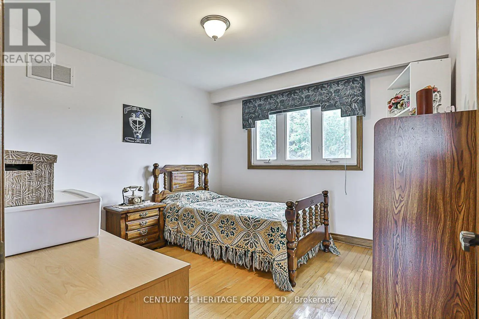 33 MAY AVENUE
