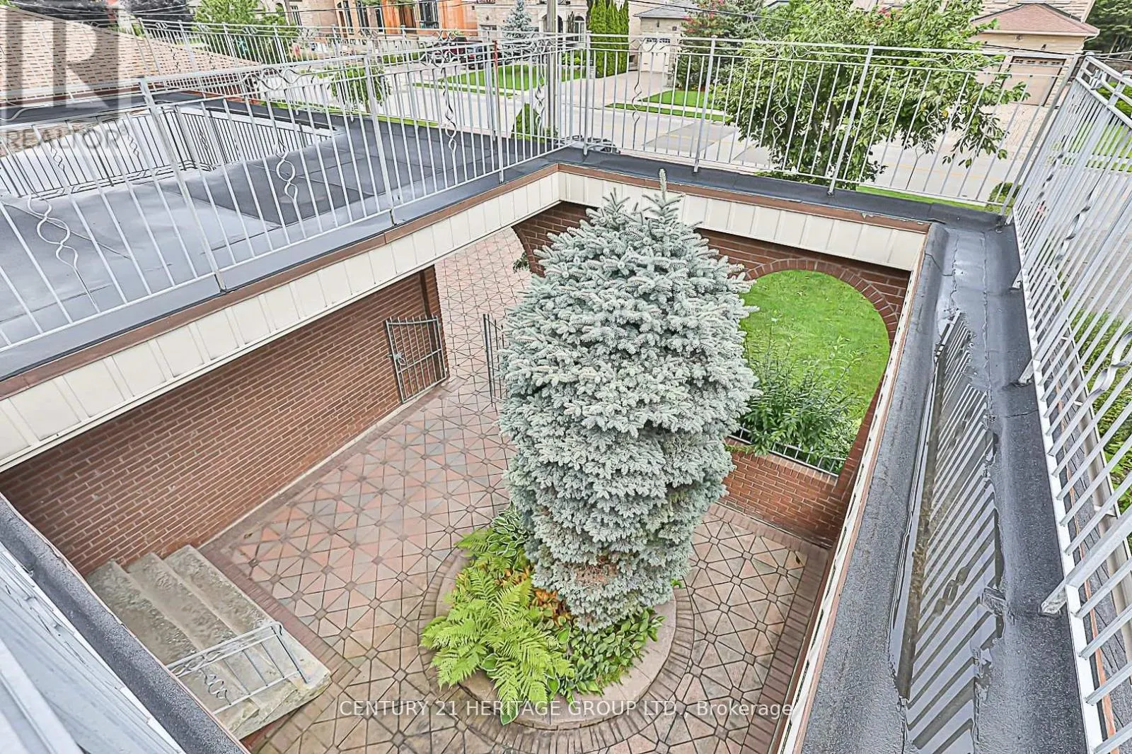 33 MAY AVENUE