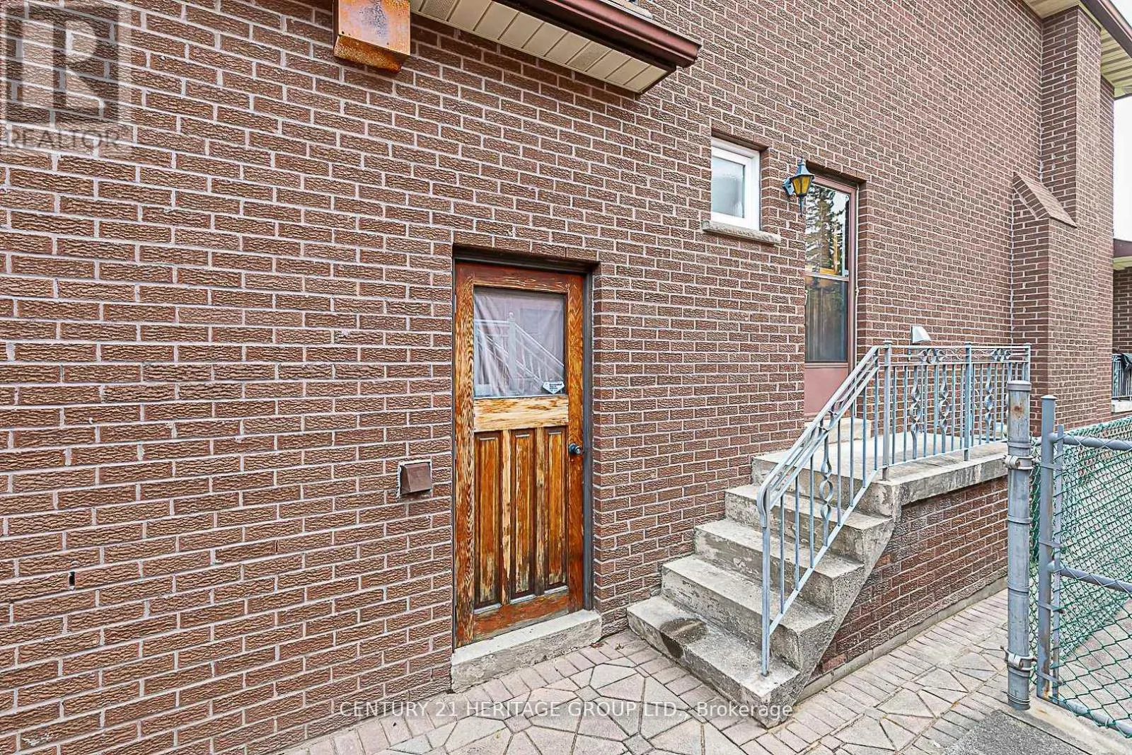 33 MAY AVENUE