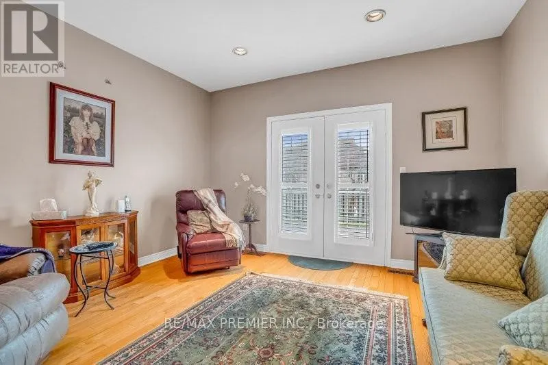 3 AVRO ROAD