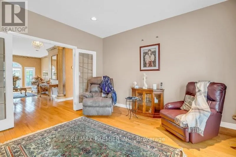 3 AVRO ROAD