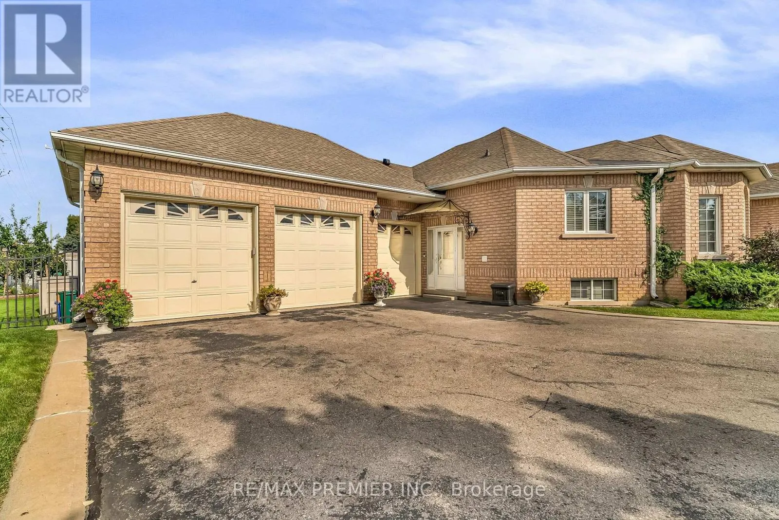 3 AVRO ROAD