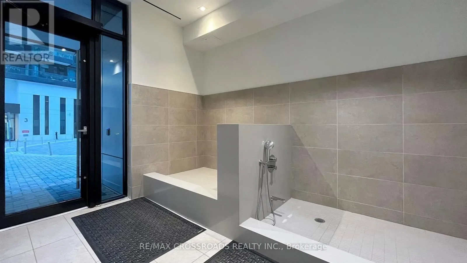 319E - 8868 YONGE STREET