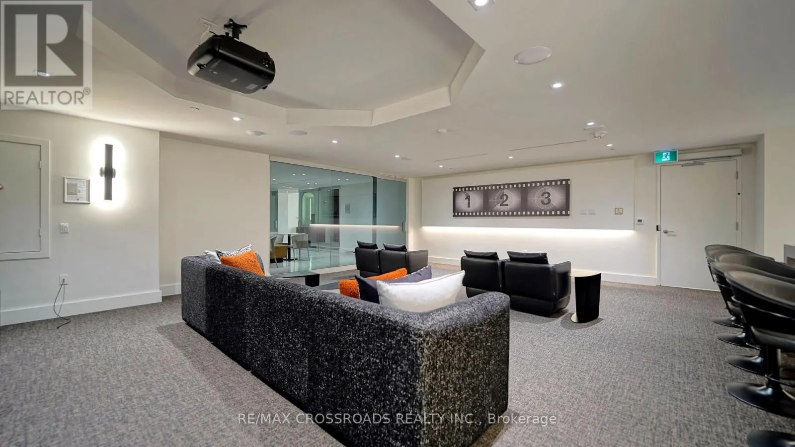319E - 8868 YONGE STREET