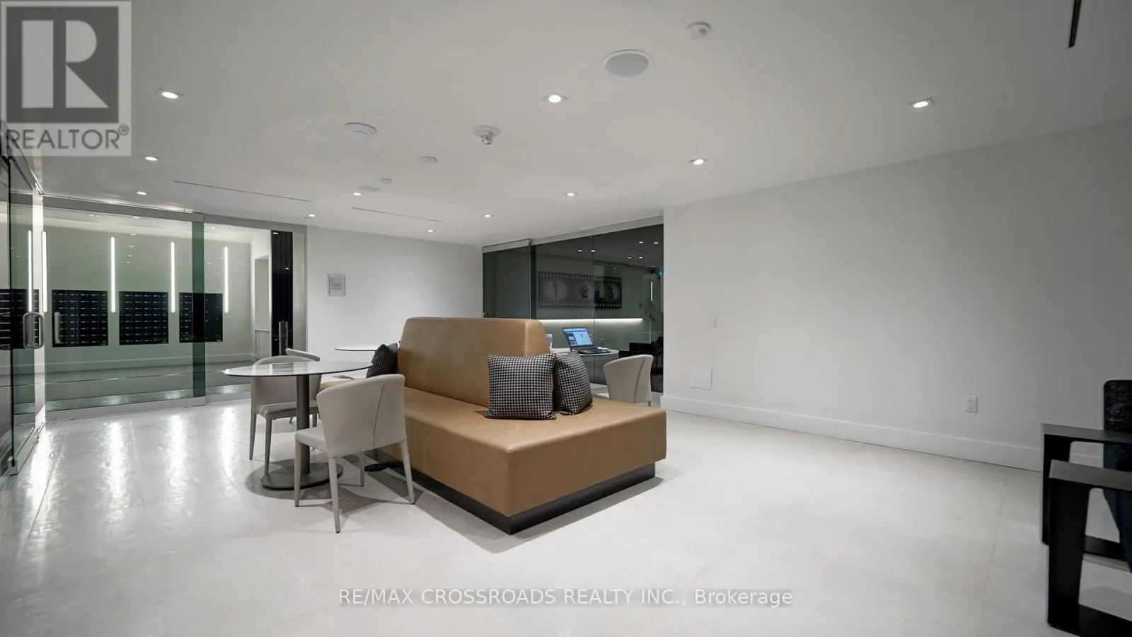 319E - 8868 YONGE STREET