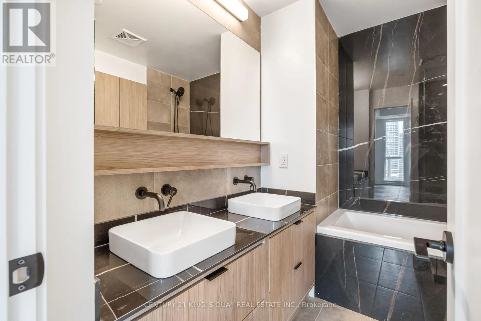 1004 - 8888 YONGE STREET