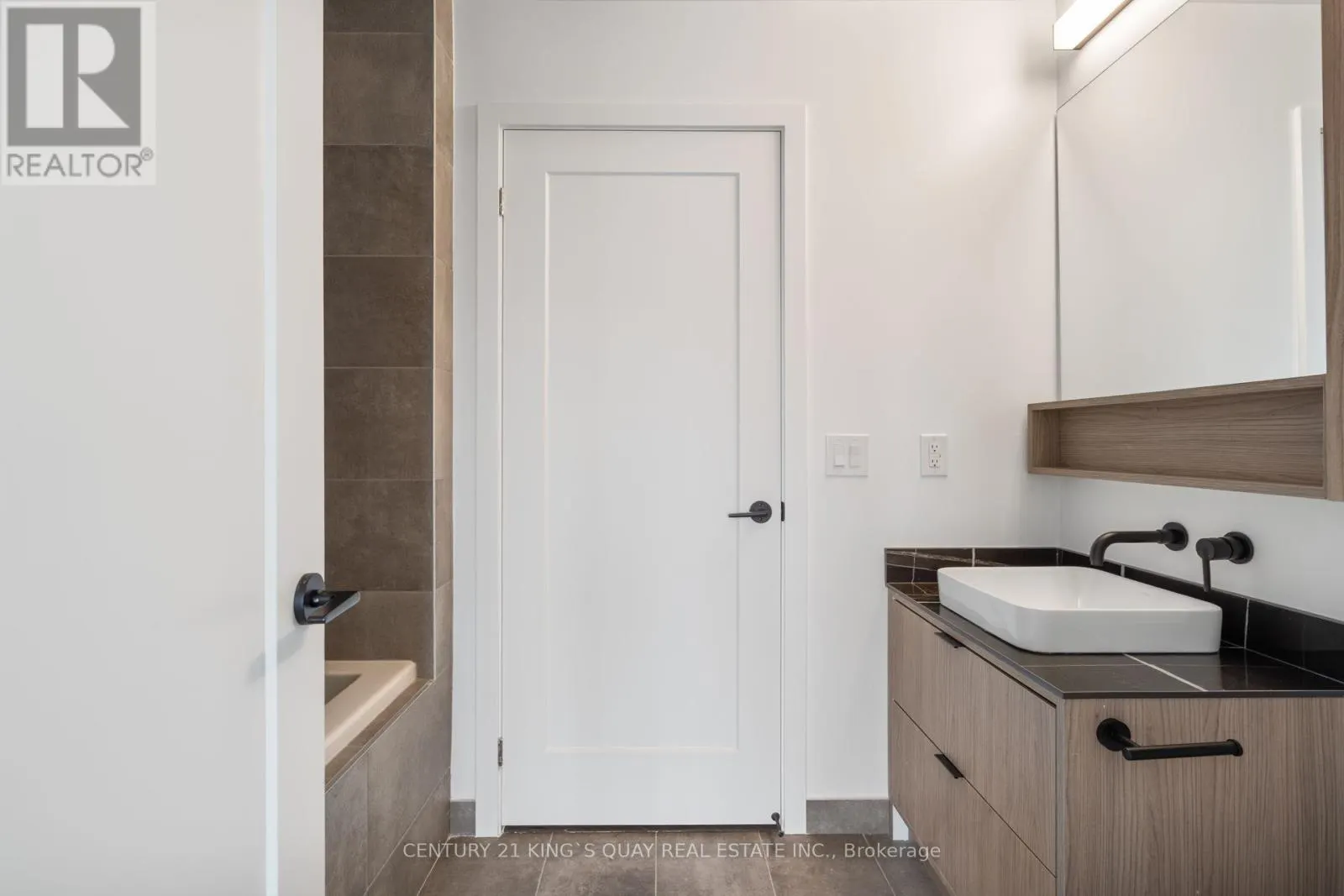 1004 - 8888 YONGE STREET