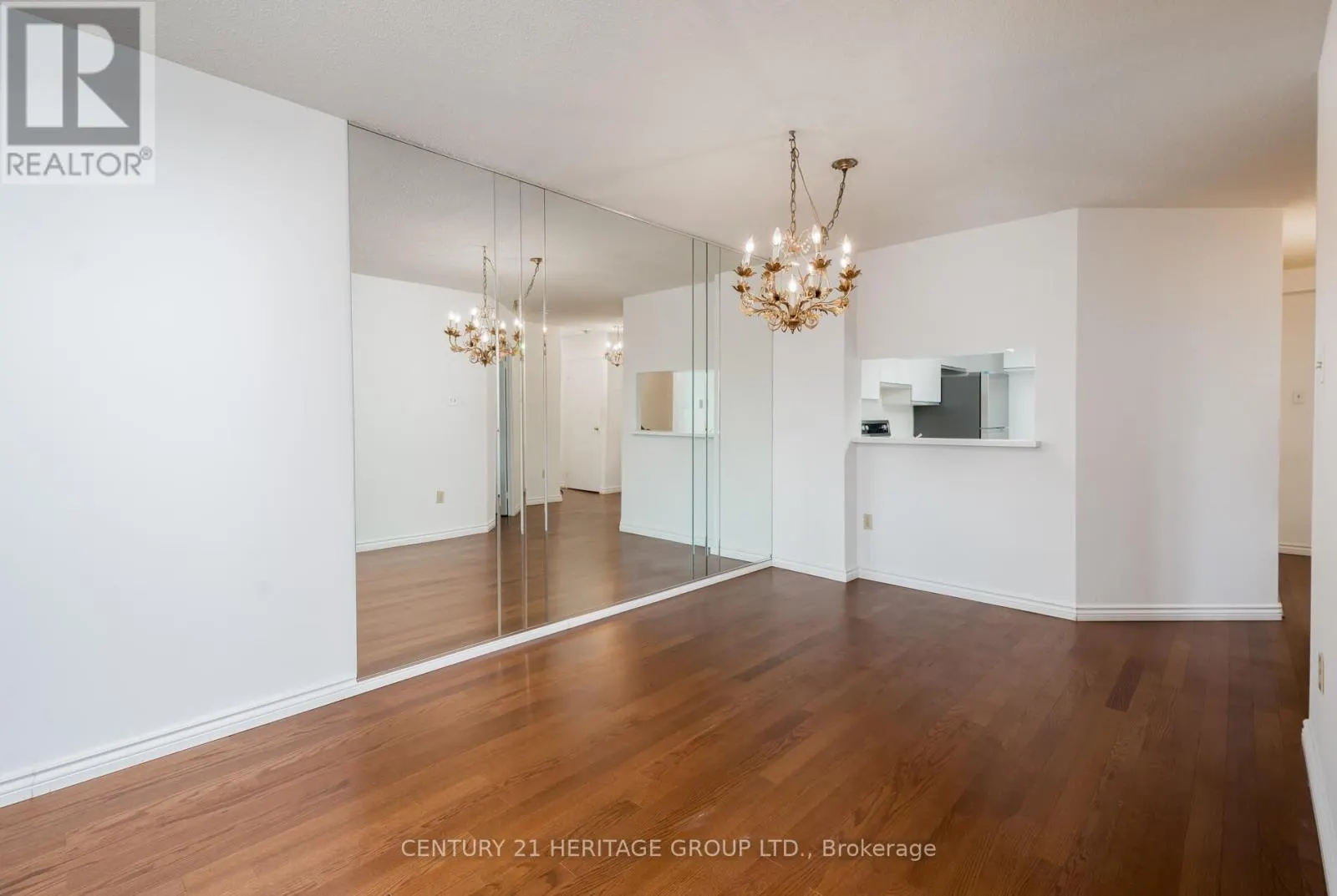 306 - 7420 BATHURST STREET S