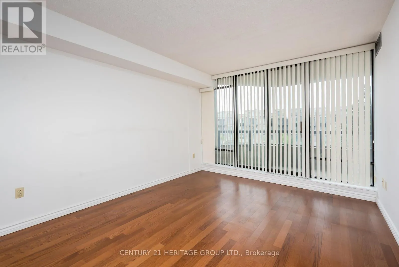 306 - 7420 BATHURST STREET S