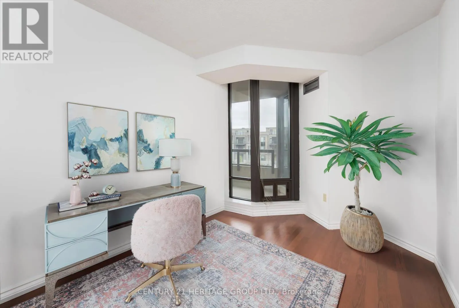 306 - 7420 BATHURST STREET S