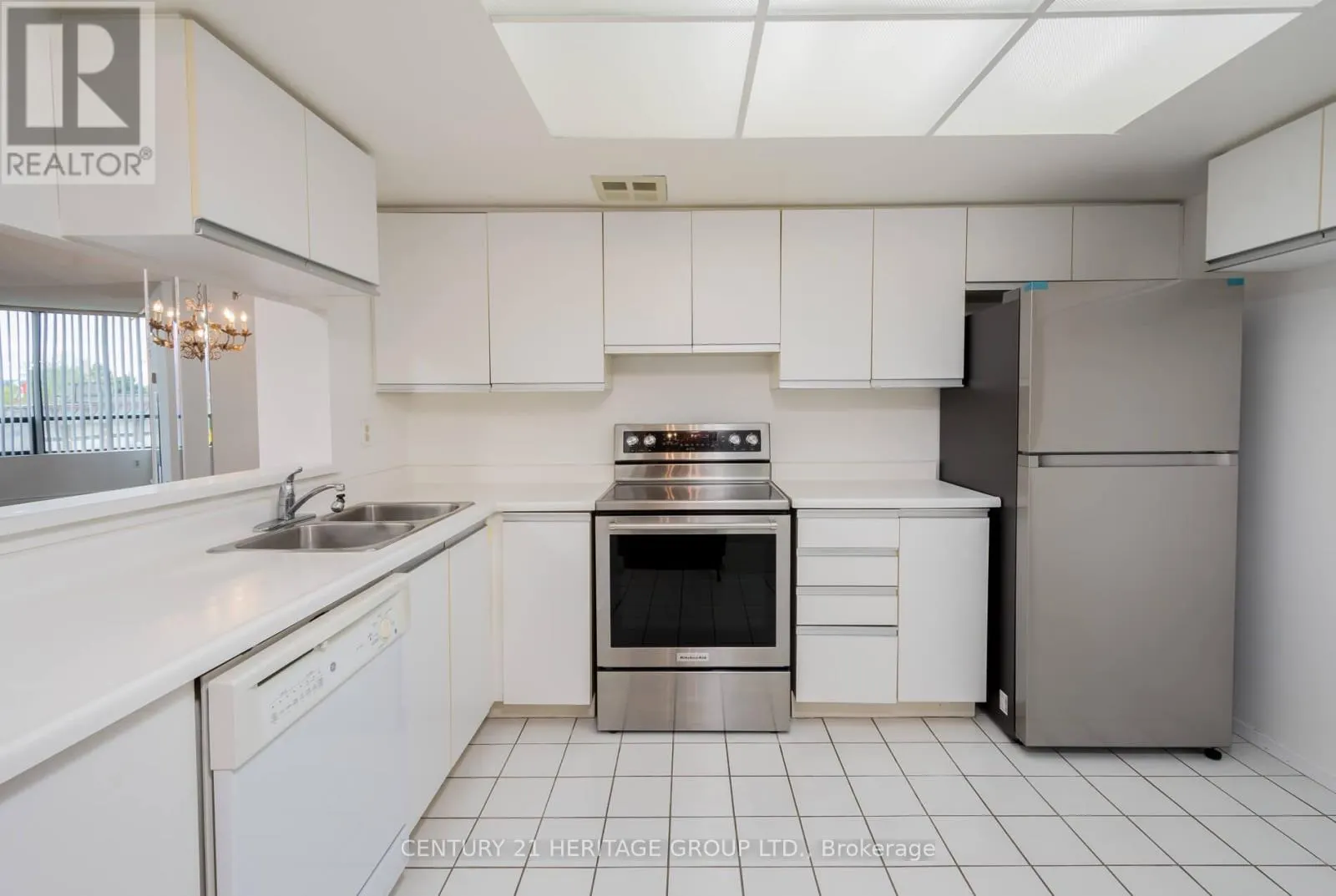 306 - 7420 BATHURST STREET S