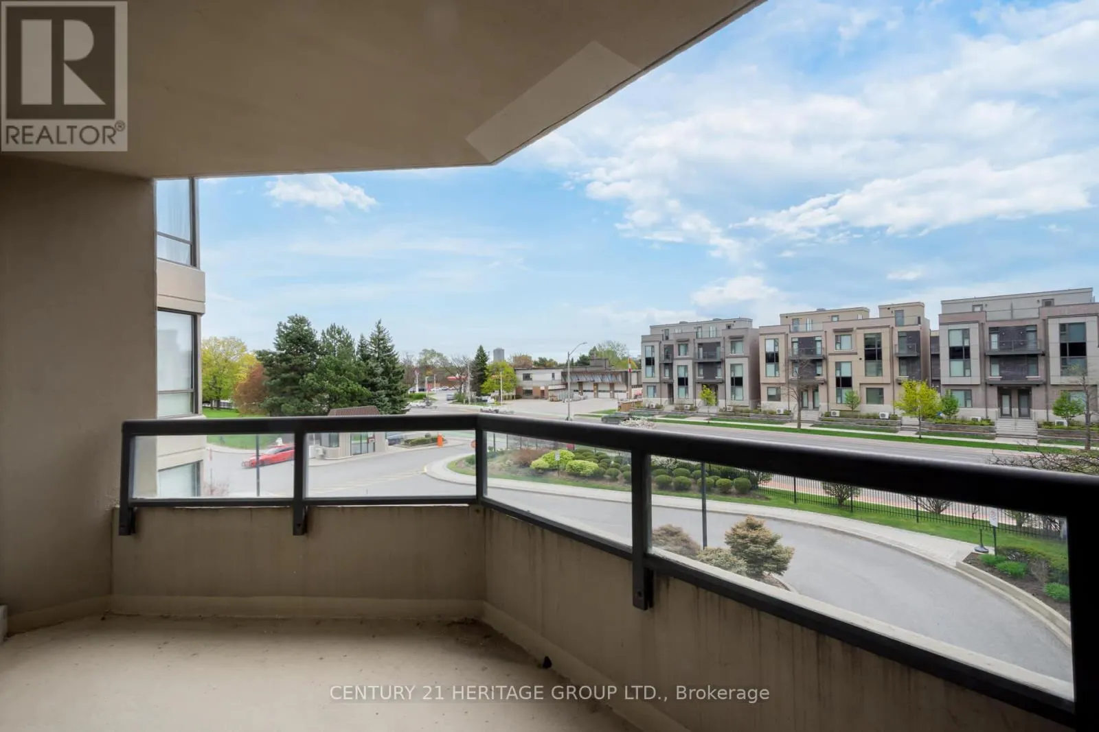 306 - 7420 BATHURST STREET S