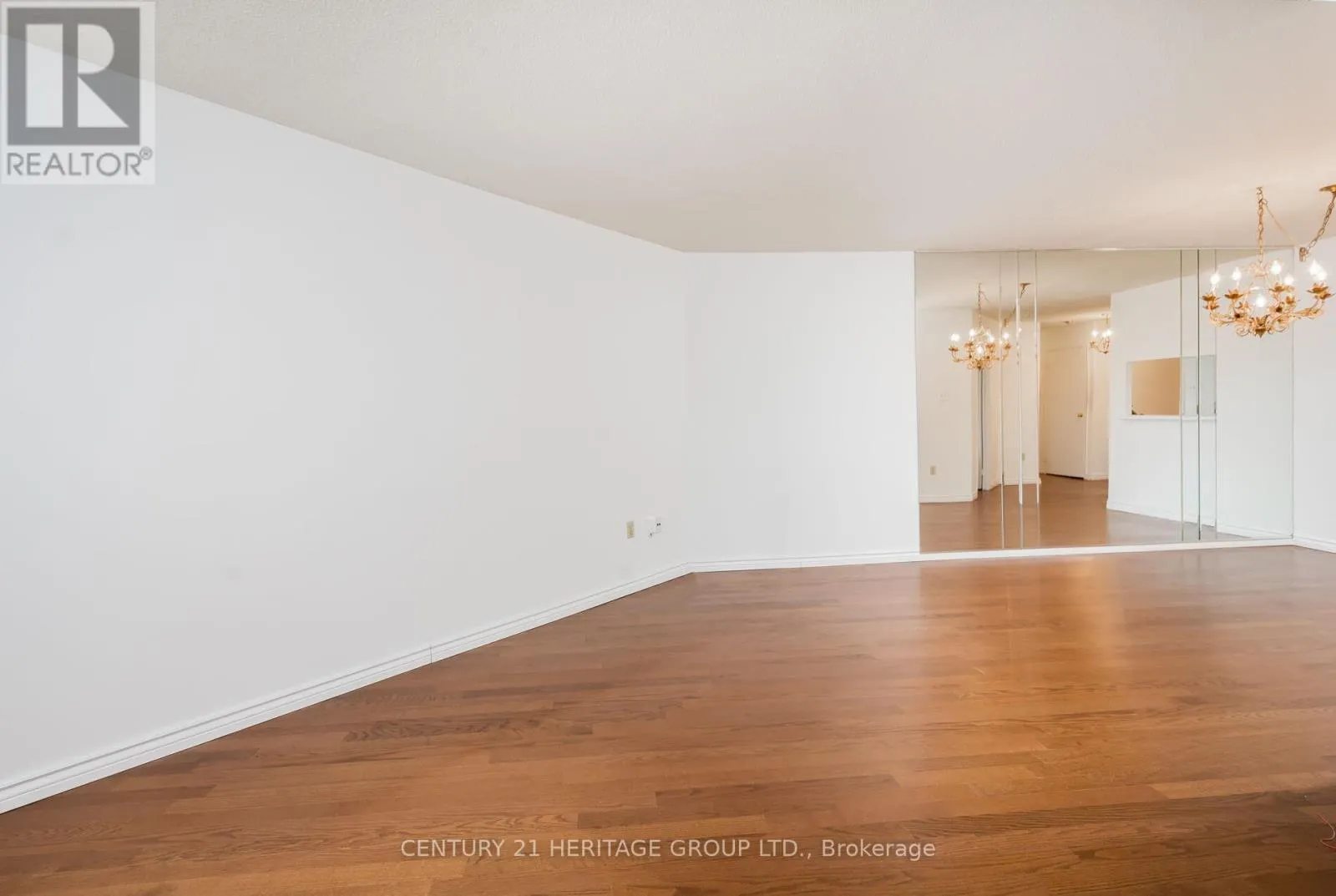 306 - 7420 BATHURST STREET S