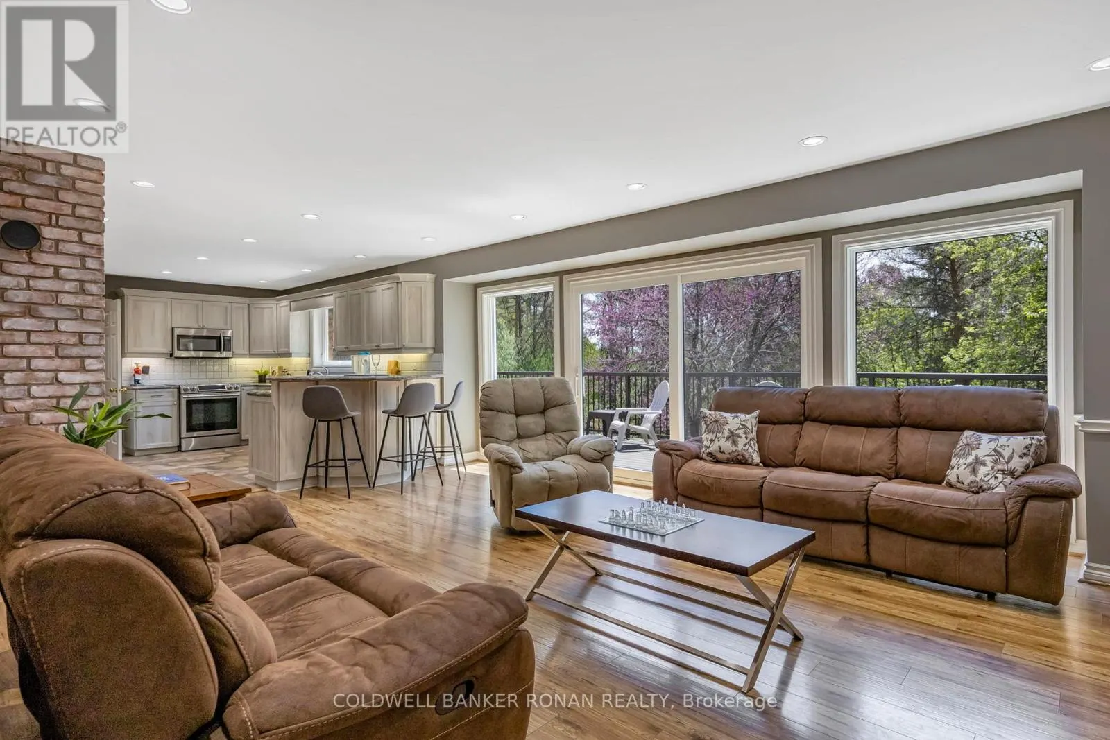 3 PYNE HILLS COURT