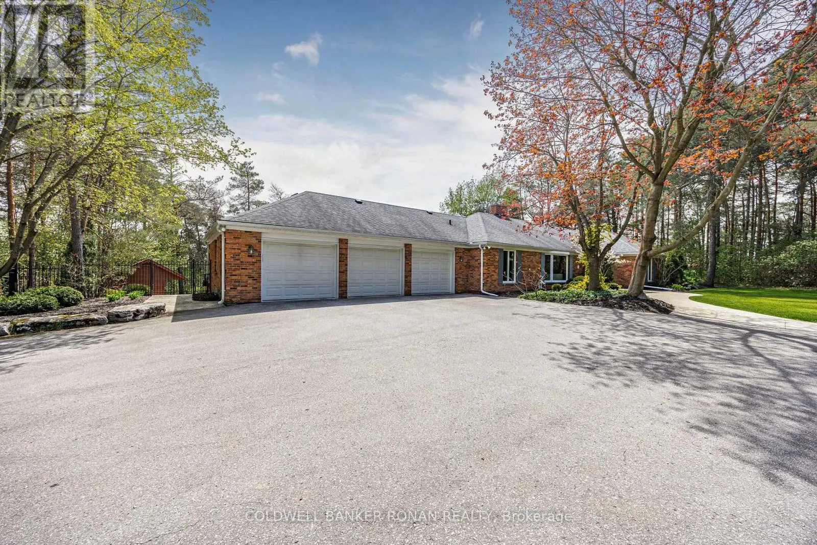 3 PYNE HILLS COURT