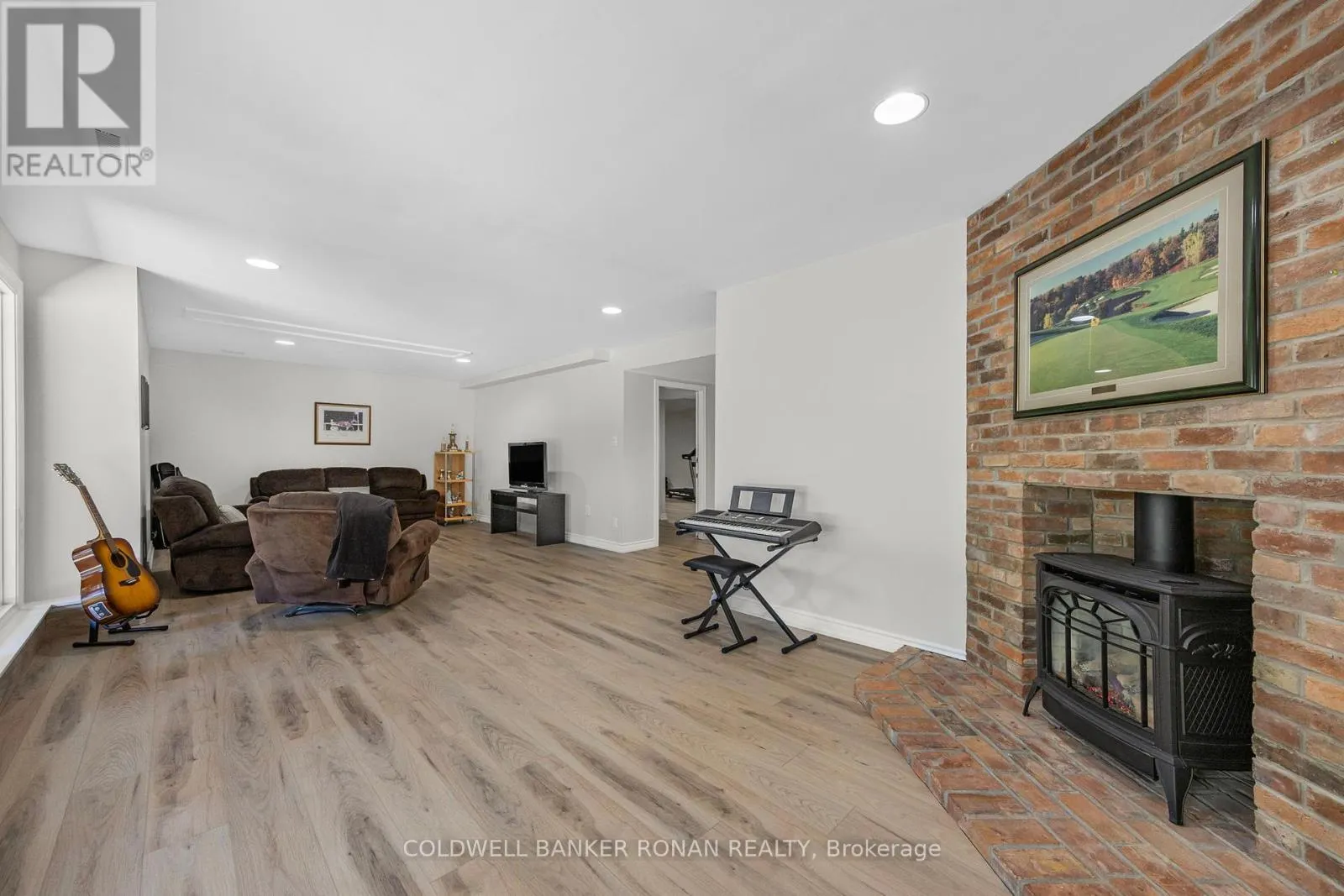3 PYNE HILLS COURT