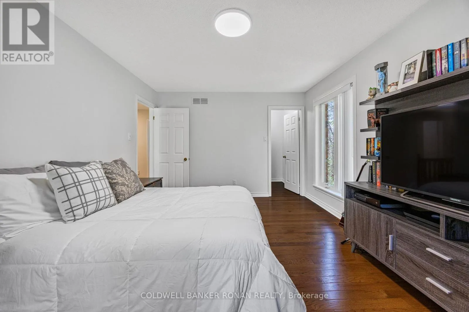 3 PYNE HILLS COURT