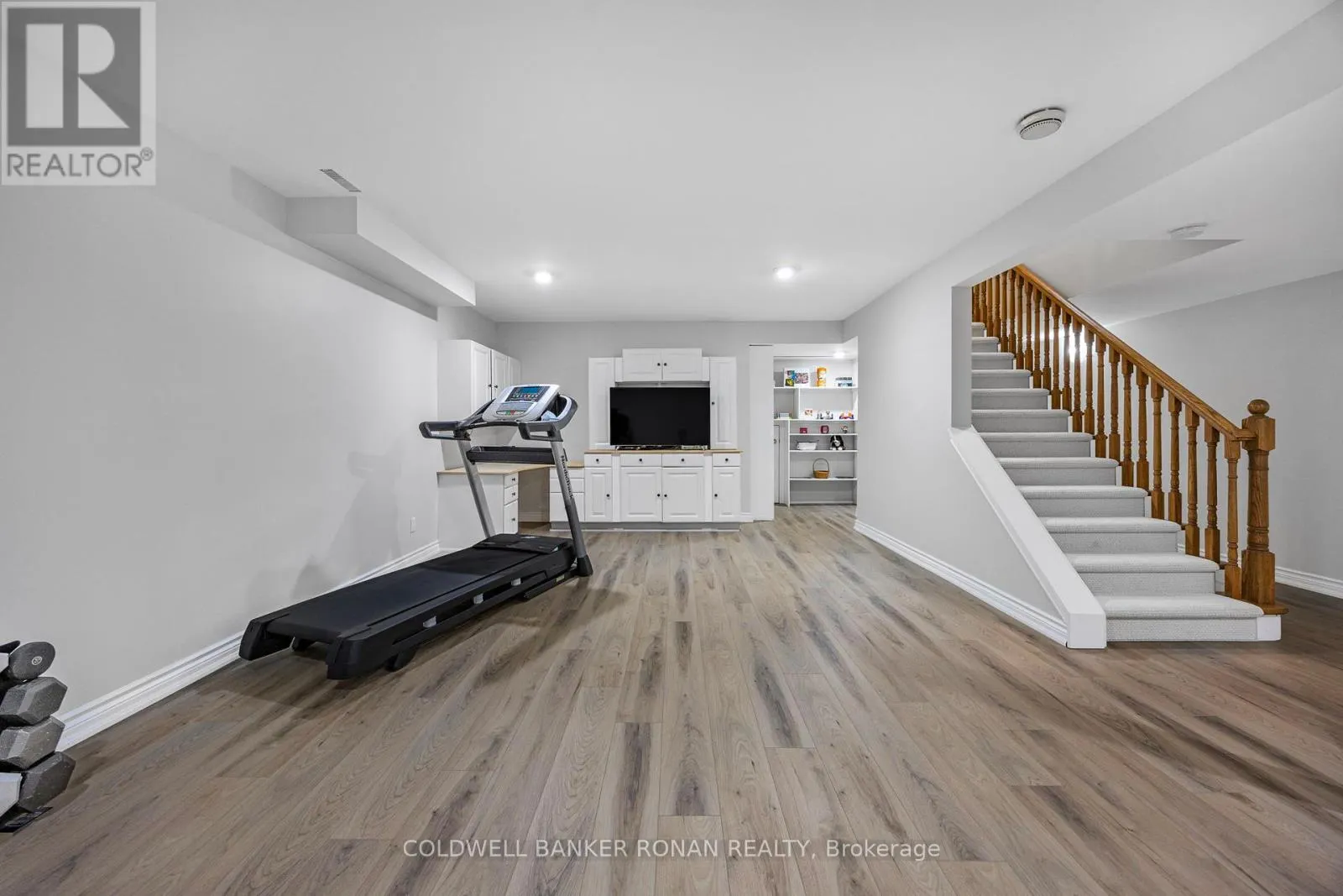 3 PYNE HILLS COURT