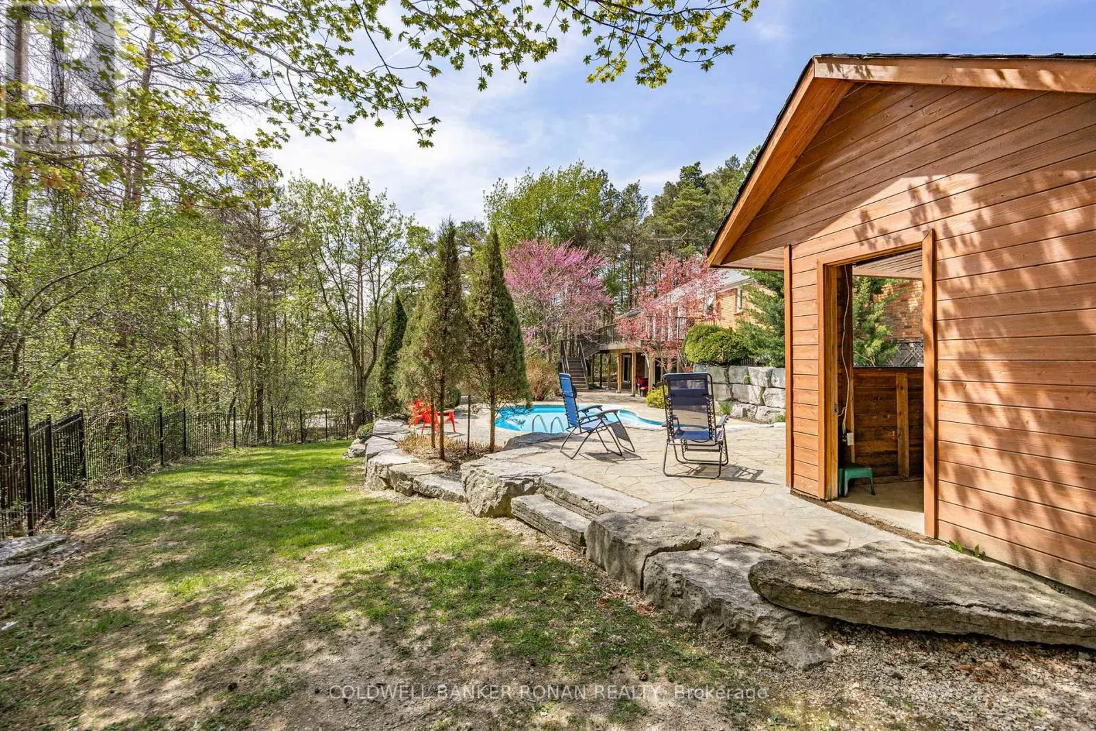 3 PYNE HILLS COURT