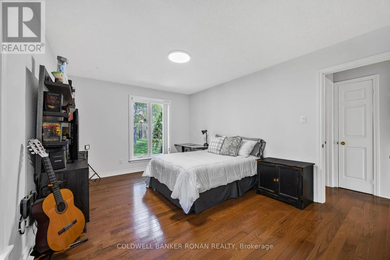 3 PYNE HILLS COURT