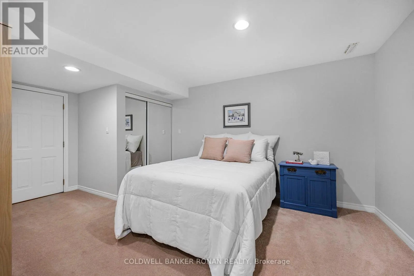 3 PYNE HILLS COURT