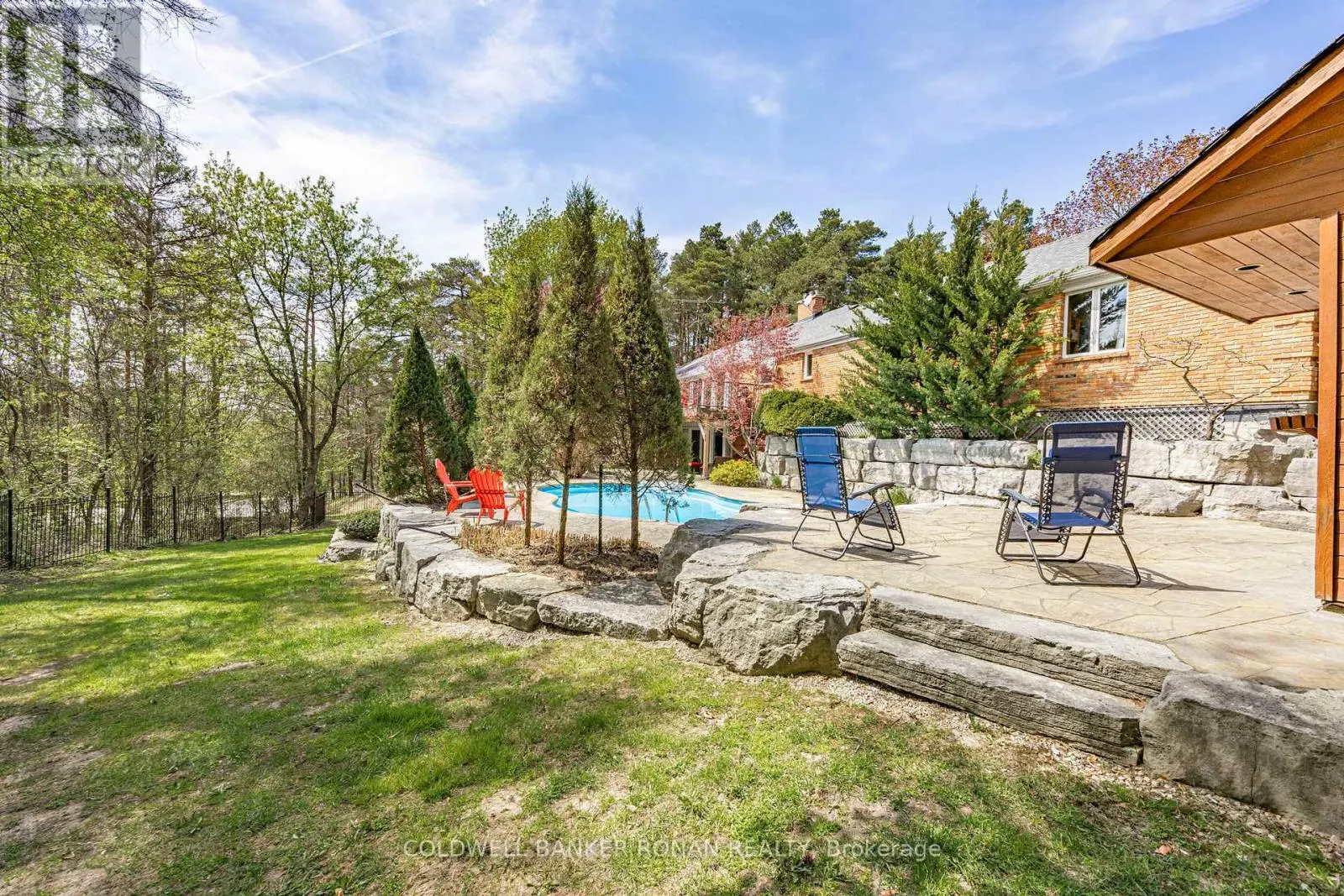 3 PYNE HILLS COURT