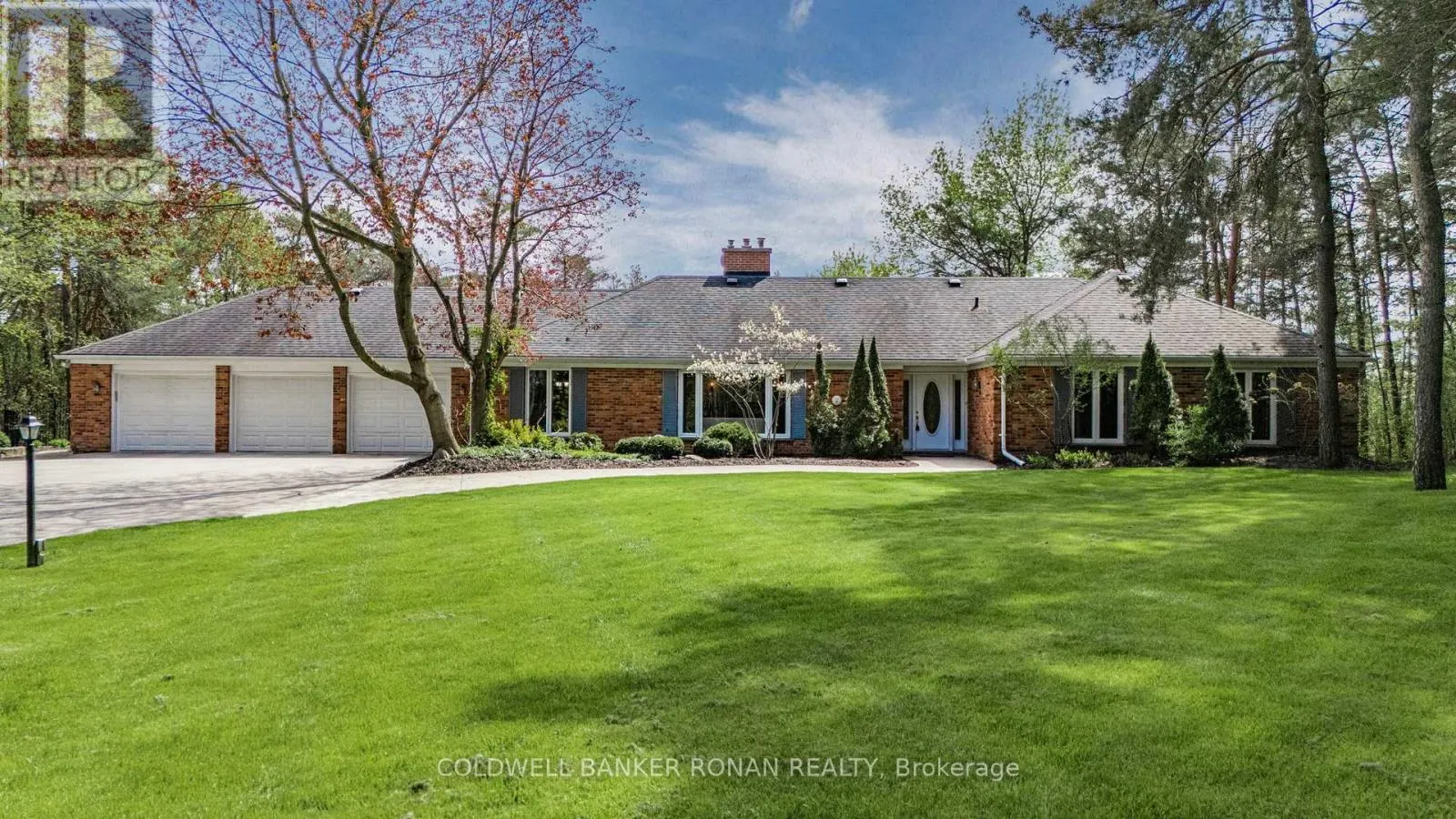3 PYNE HILLS COURT