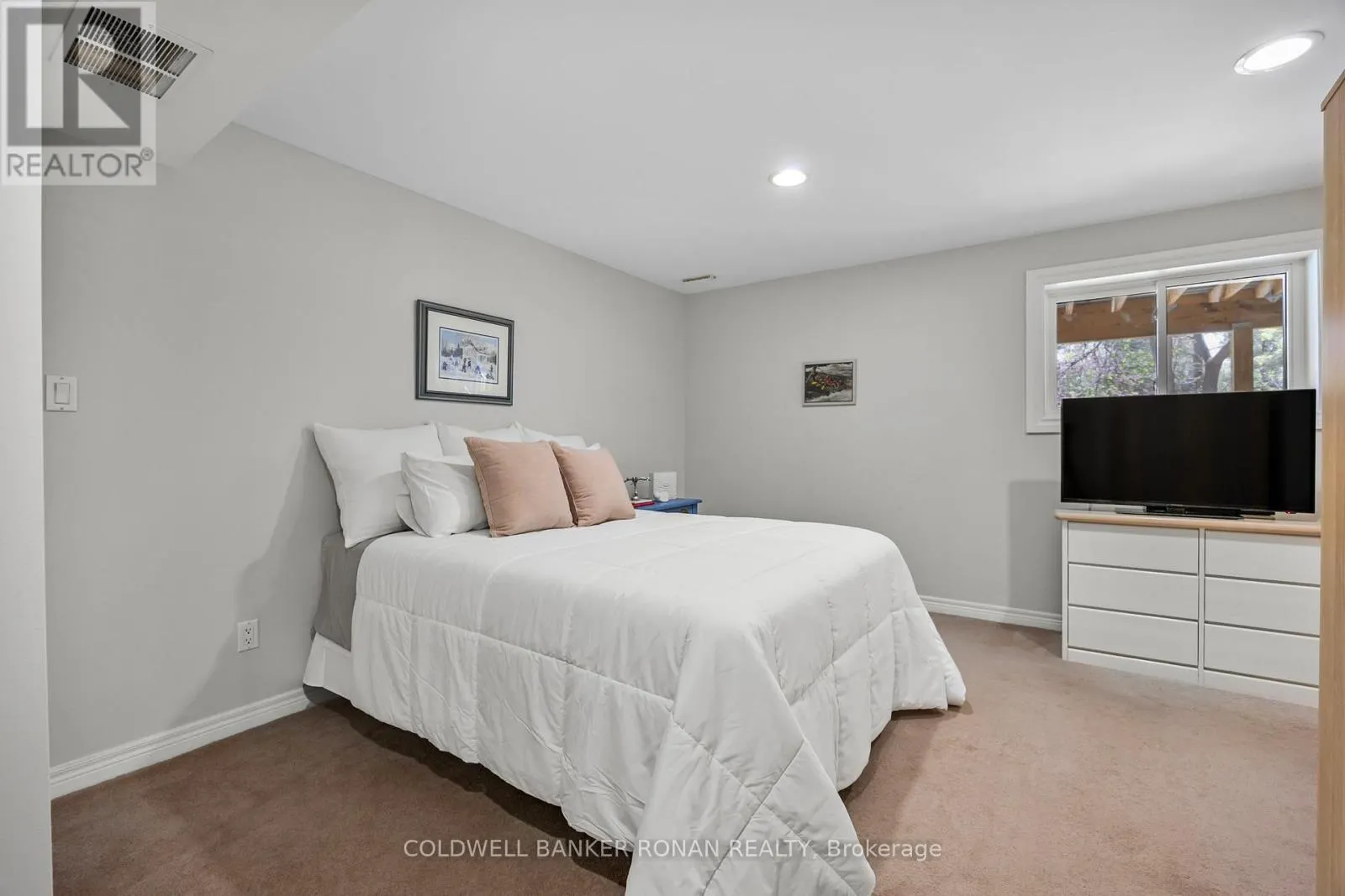 3 PYNE HILLS COURT