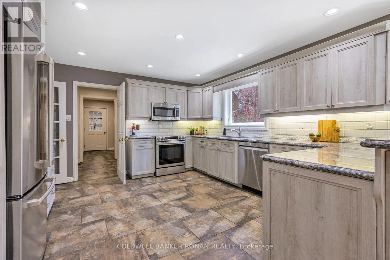 3 PYNE HILLS COURT