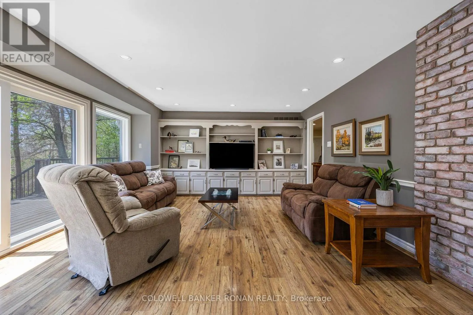 3 PYNE HILLS COURT
