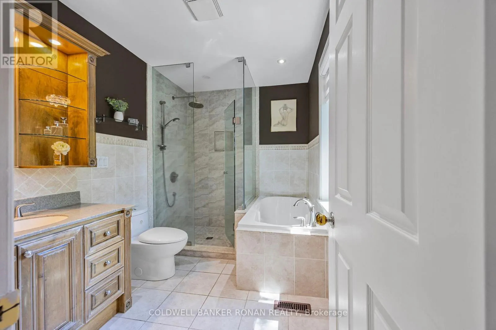 3 PYNE HILLS COURT