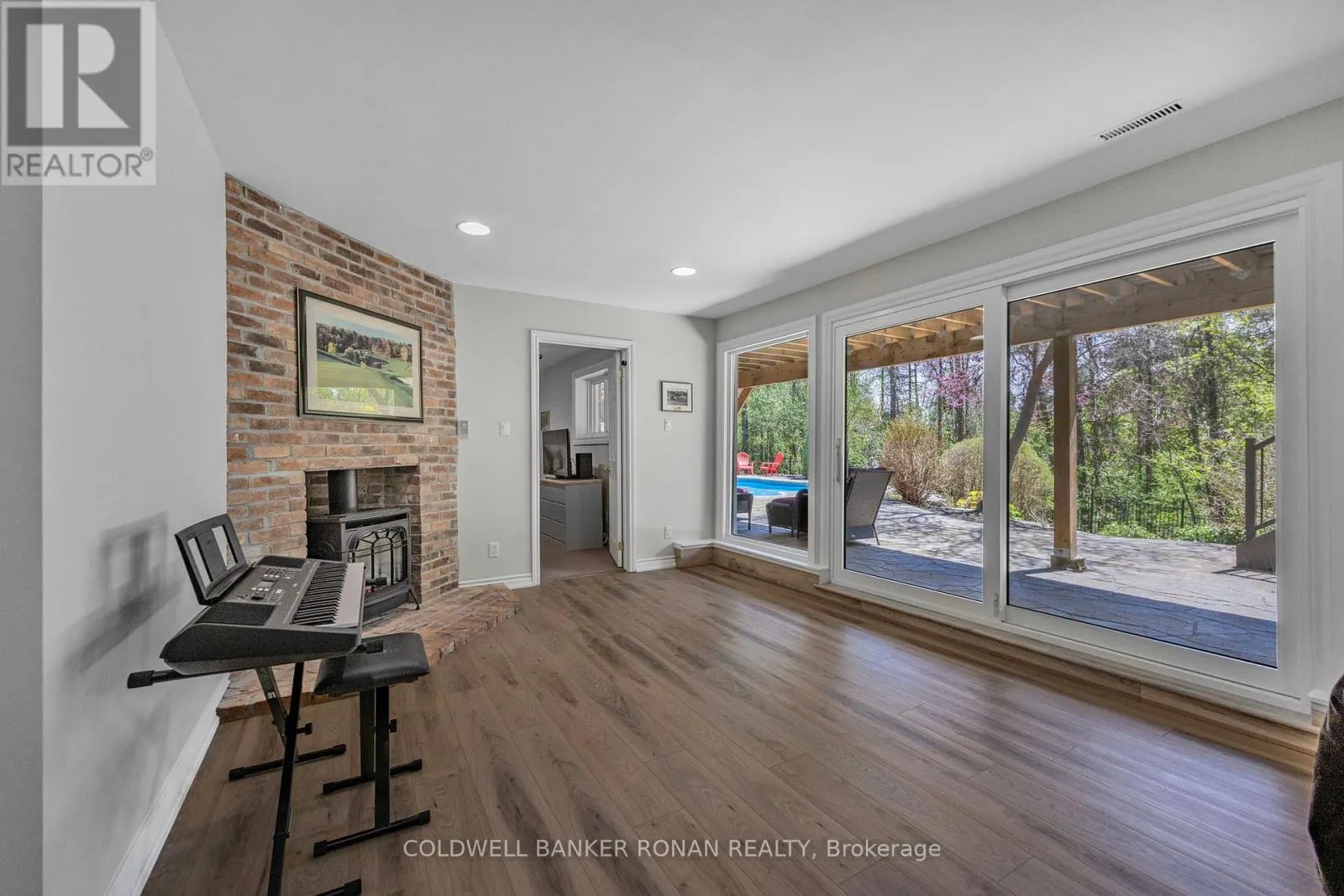 3 PYNE HILLS COURT