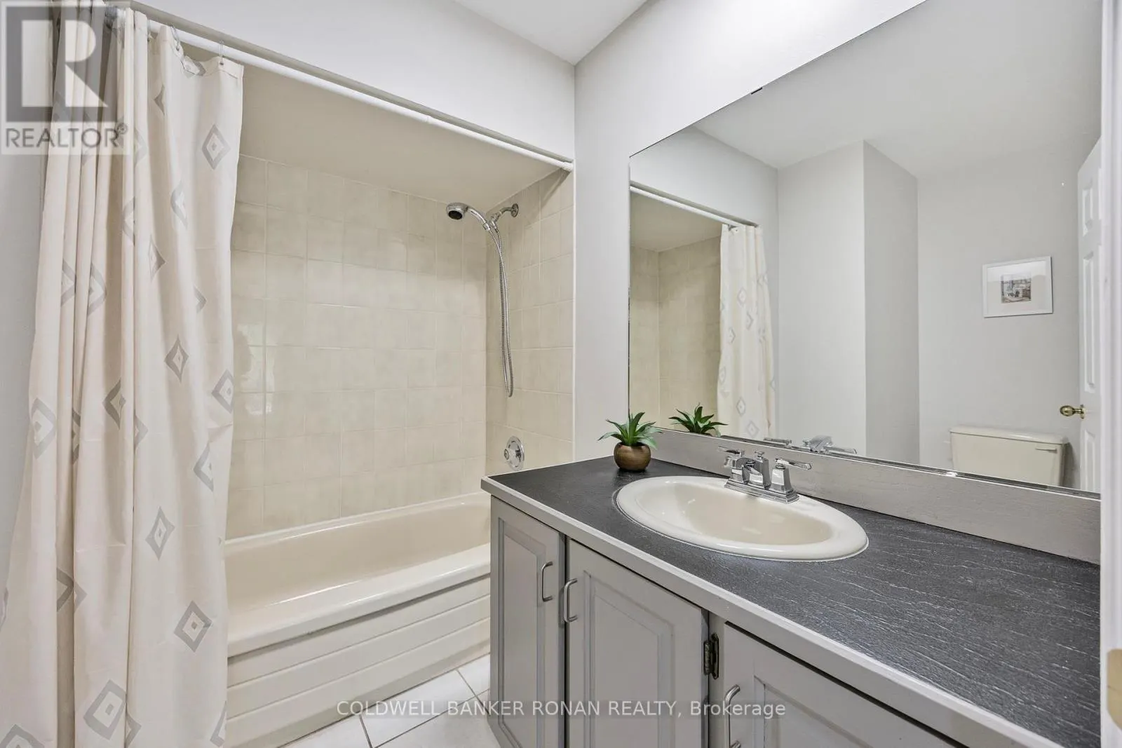 3 PYNE HILLS COURT
