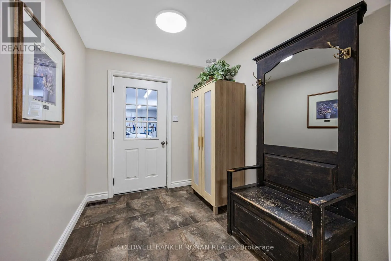 3 PYNE HILLS COURT