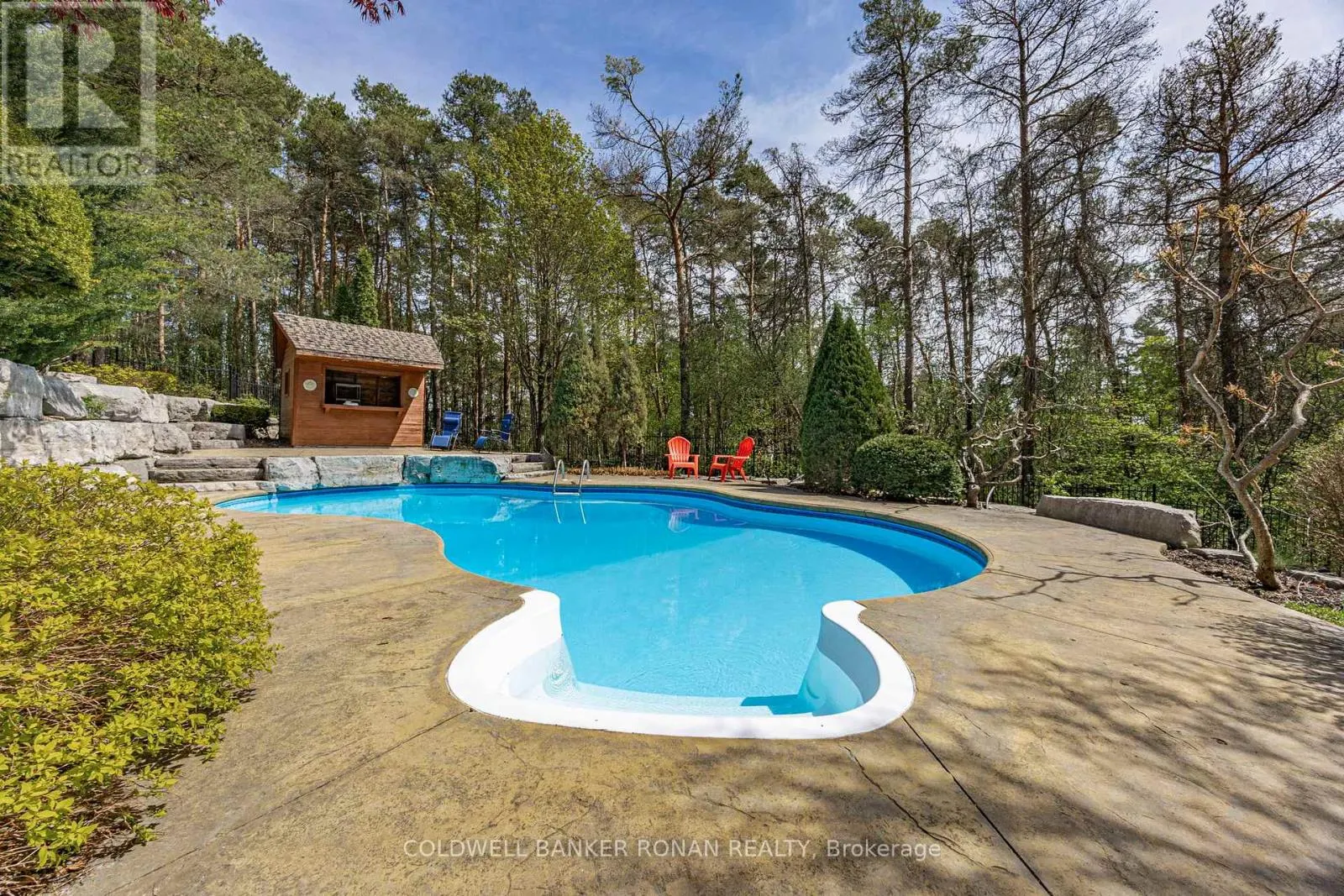 3 PYNE HILLS COURT