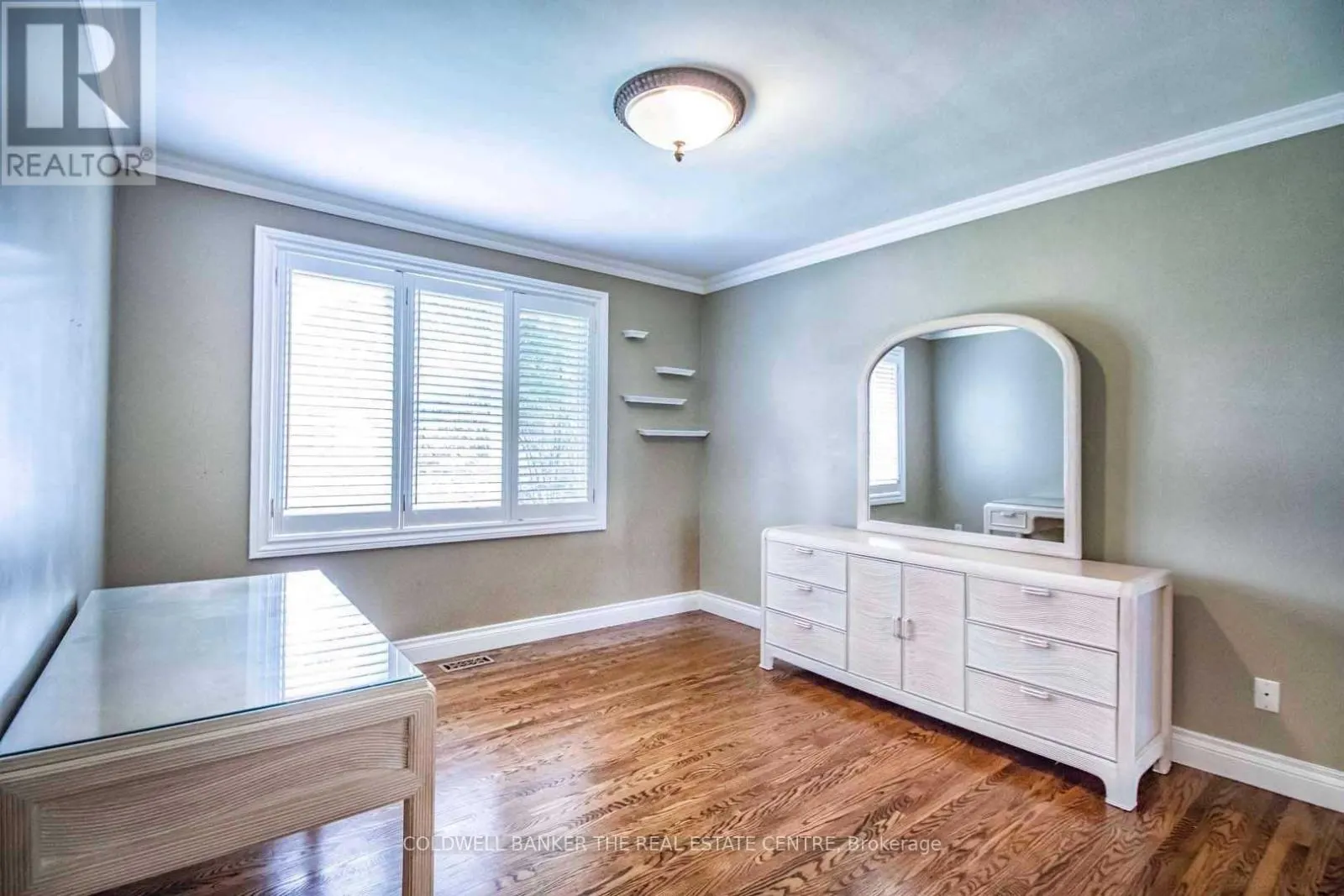 4 ORLON CRESCENT