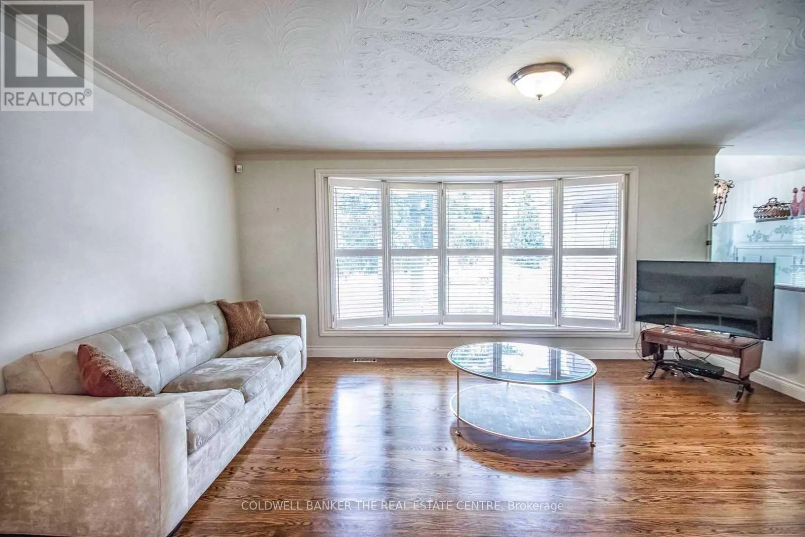 4 ORLON CRESCENT