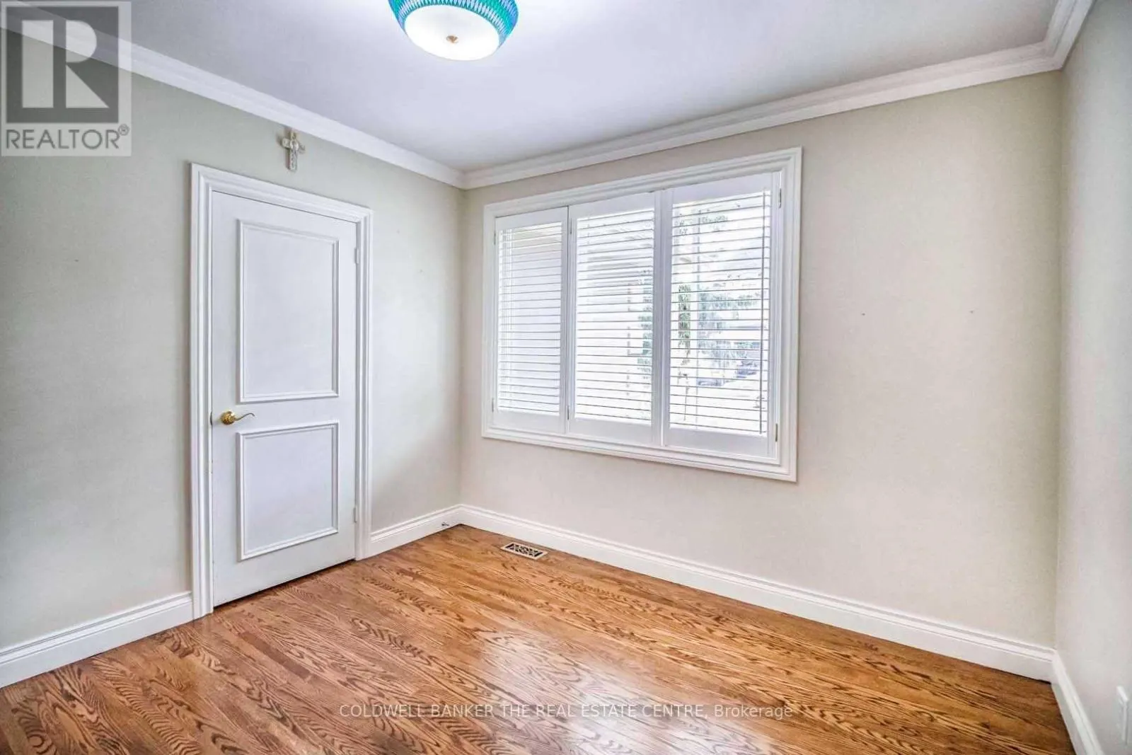 4 ORLON CRESCENT