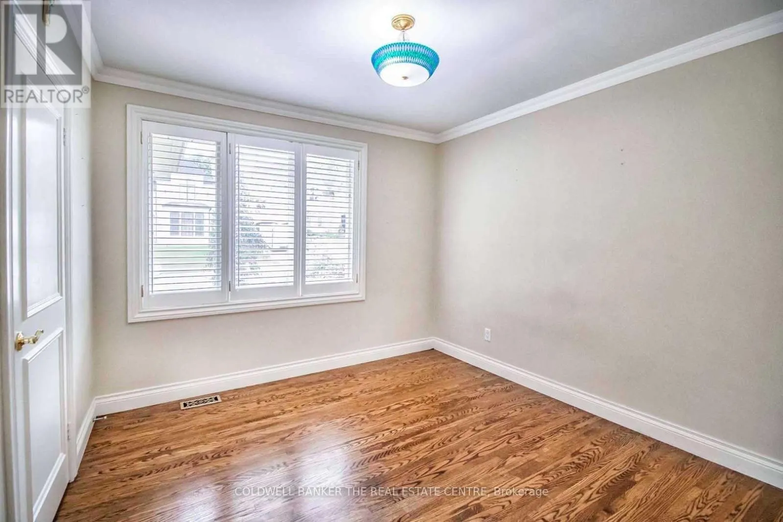 4 ORLON CRESCENT