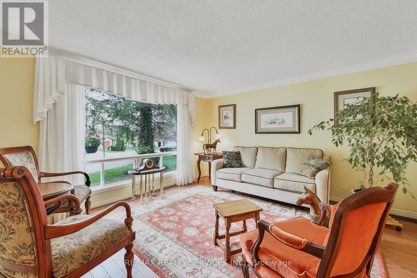 12 PINETREE COURT