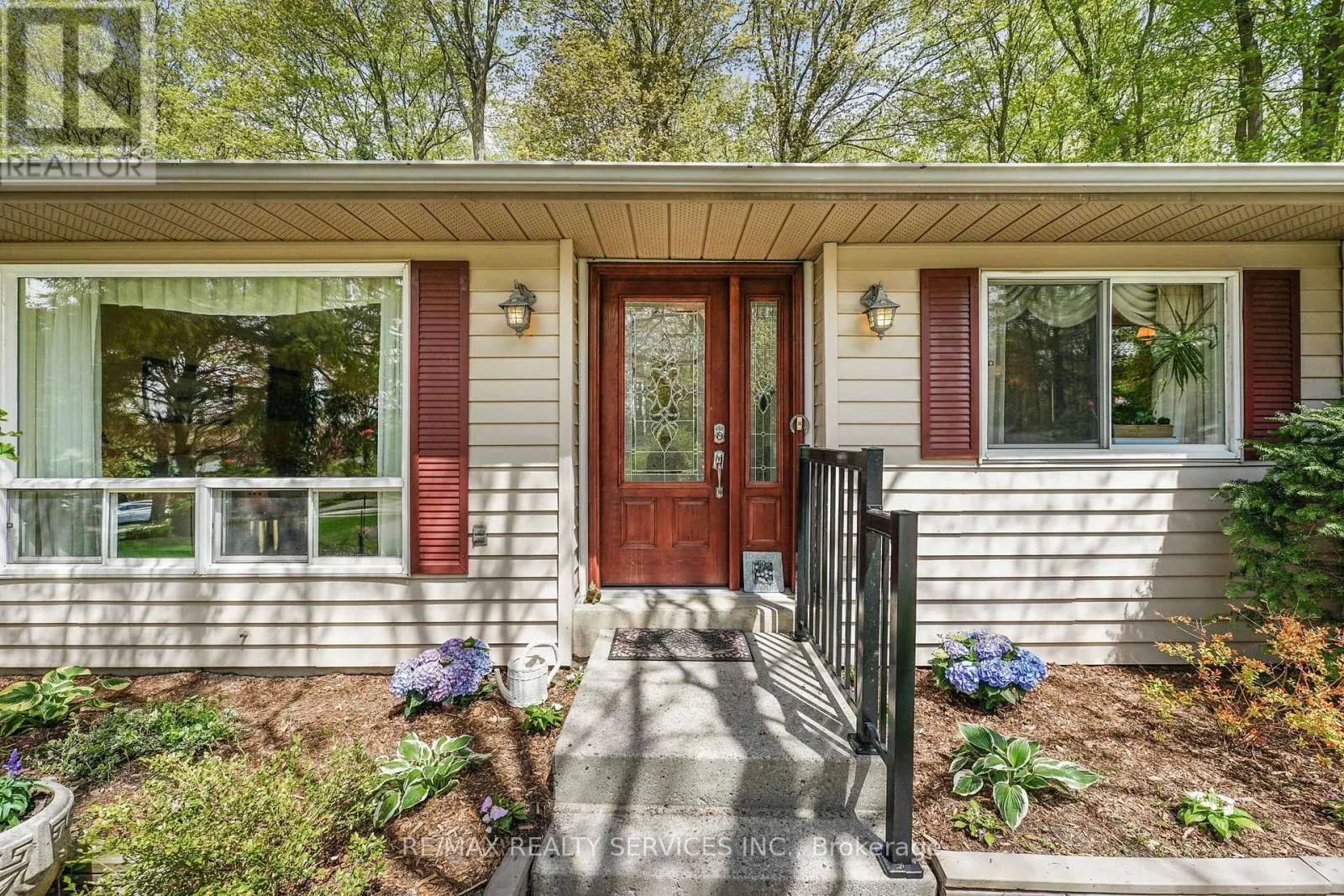 12 PINETREE COURT