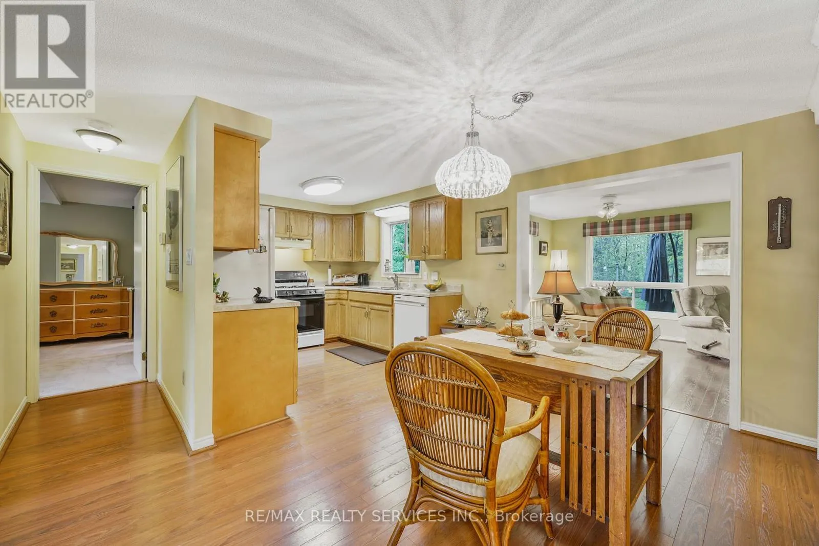 12 PINETREE COURT