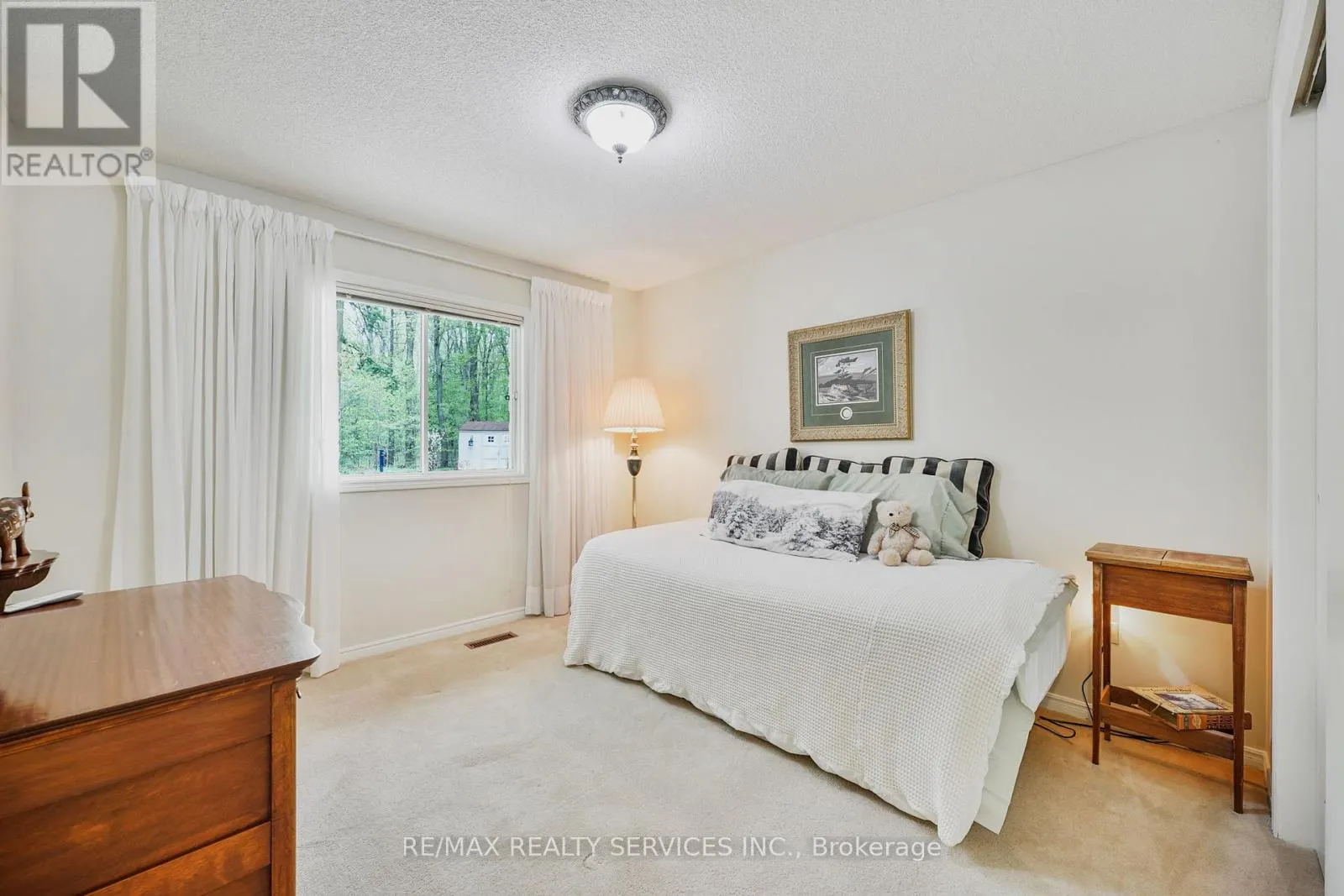 12 PINETREE COURT