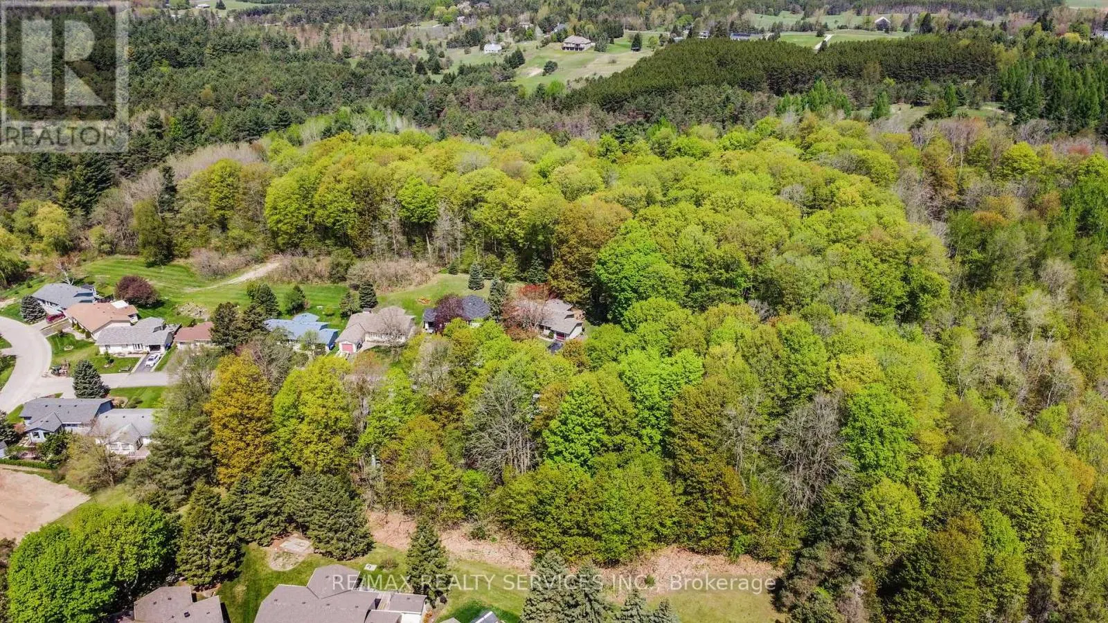 12 PINETREE COURT