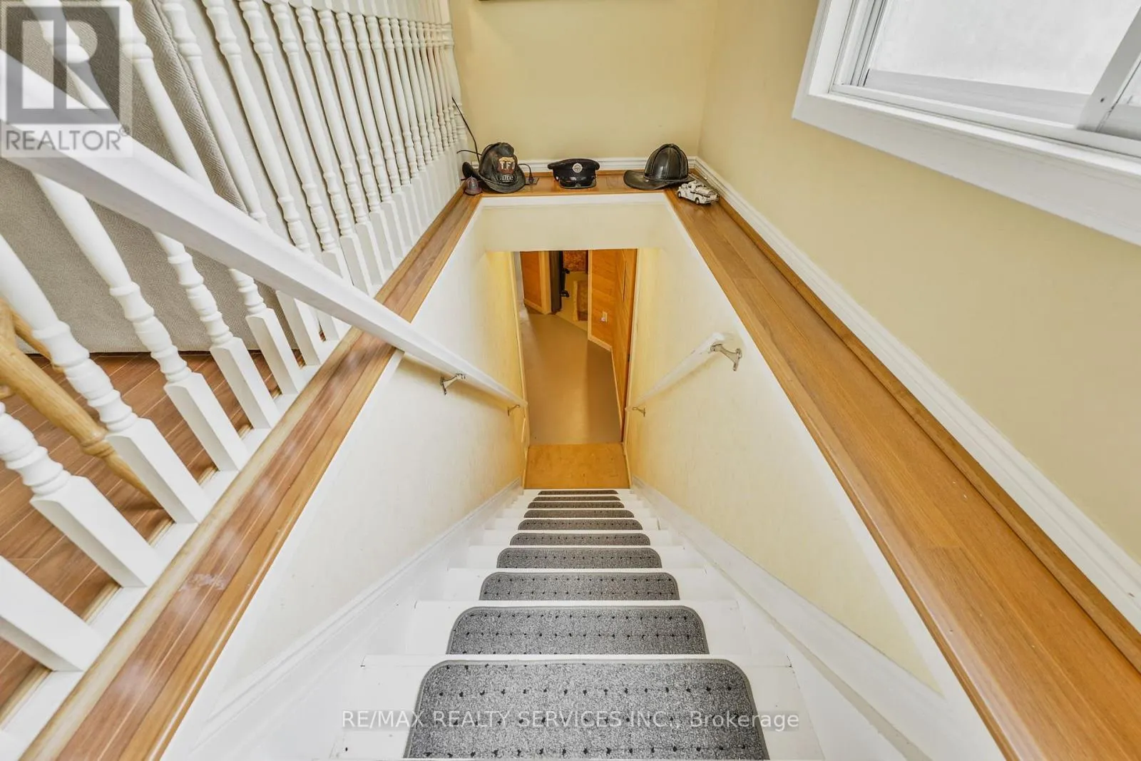 12 PINETREE COURT