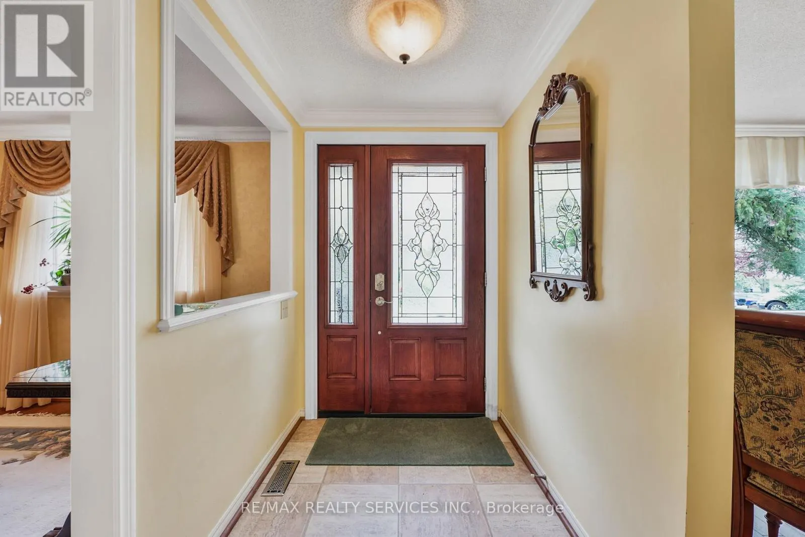 12 PINETREE COURT