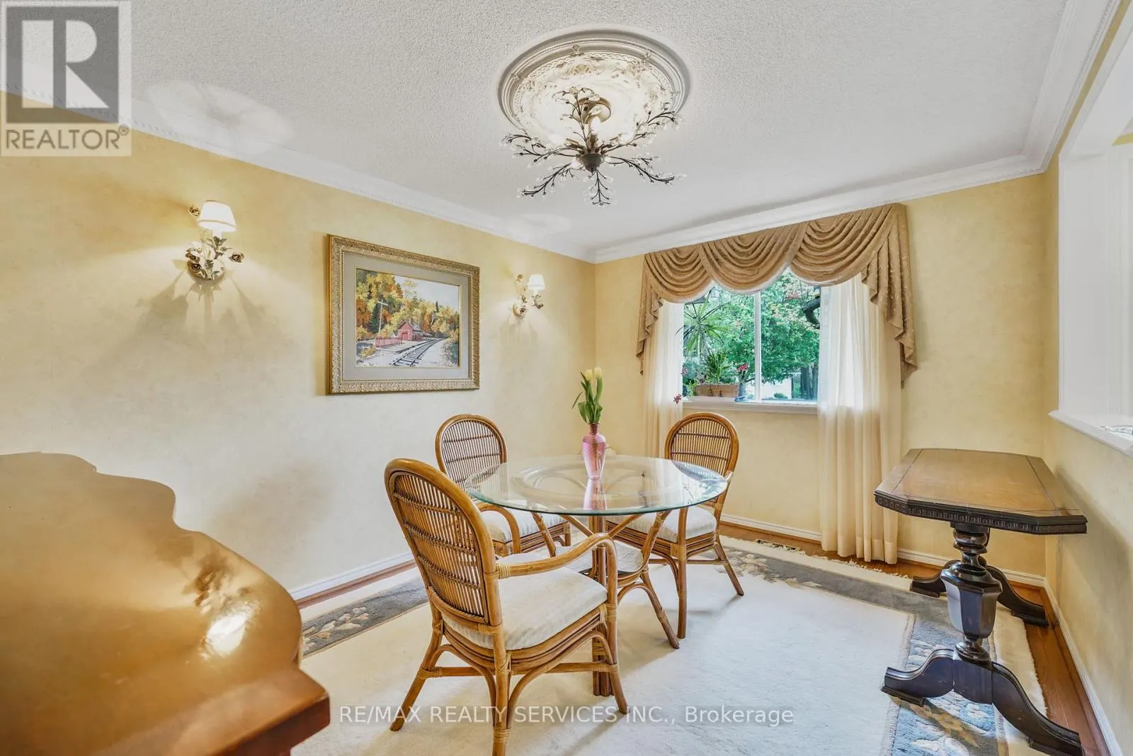 12 PINETREE COURT