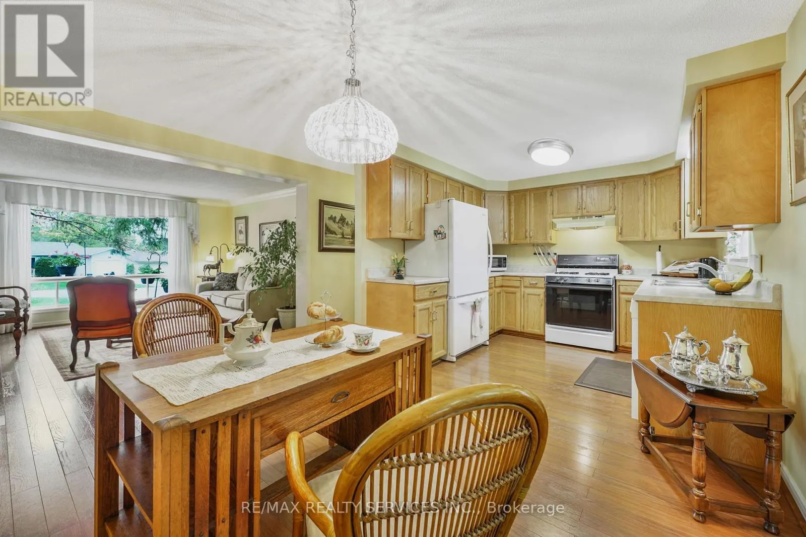 12 PINETREE COURT