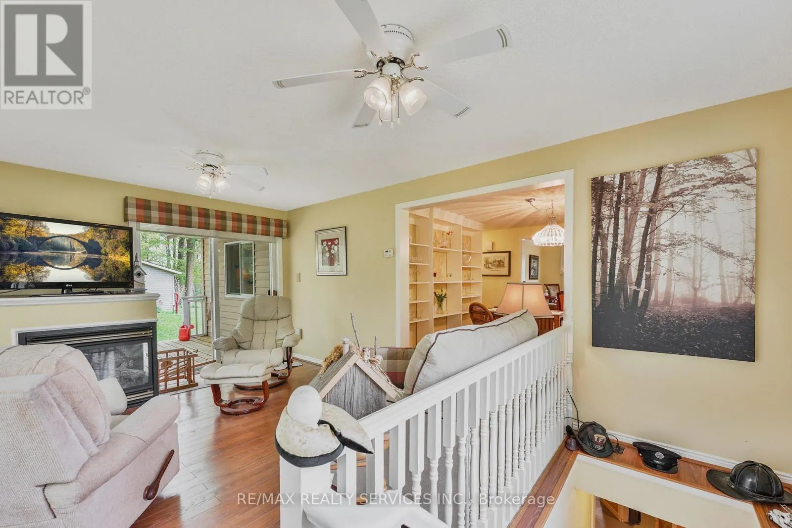 12 PINETREE COURT